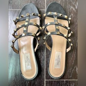 Preowned Valentino rockstud sandals in black